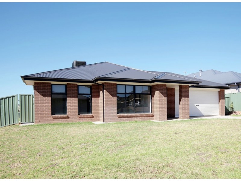 27 Melaleuca Drive, Forest Hill NSW 2651