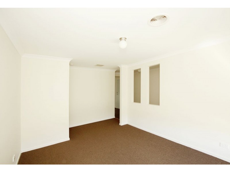 27 Melaleuca Drive, Forest Hill NSW 2651