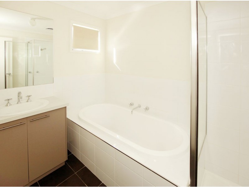 27 Melaleuca Drive, Forest Hill NSW 2651