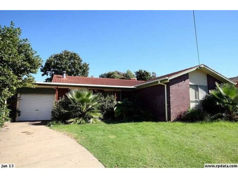 40 Fairbairn Crescent, Kooringal NSW 2650