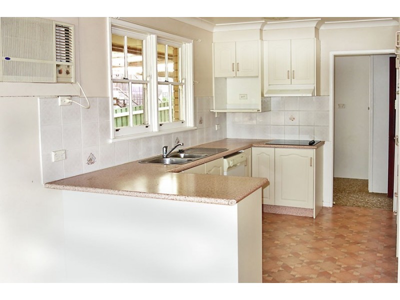 30 White Avenue, Kooringal NSW 2650