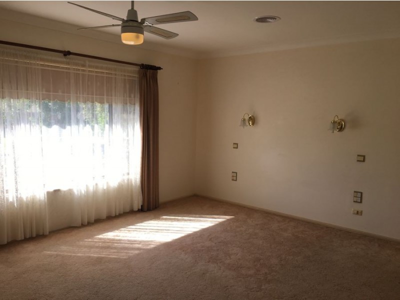 30 Pugsley Avenue, Estella NSW 2650