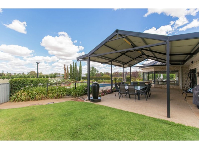 3 Mirbelia Drive, Springvale NSW 2650