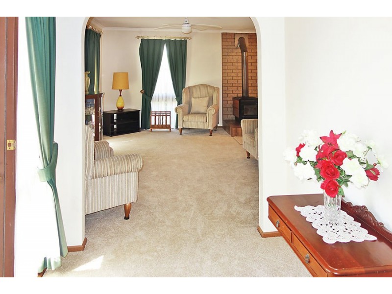 10 Mixner Street, The Rock NSW 2655