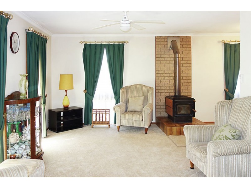 10 Mixner Street, The Rock NSW 2655