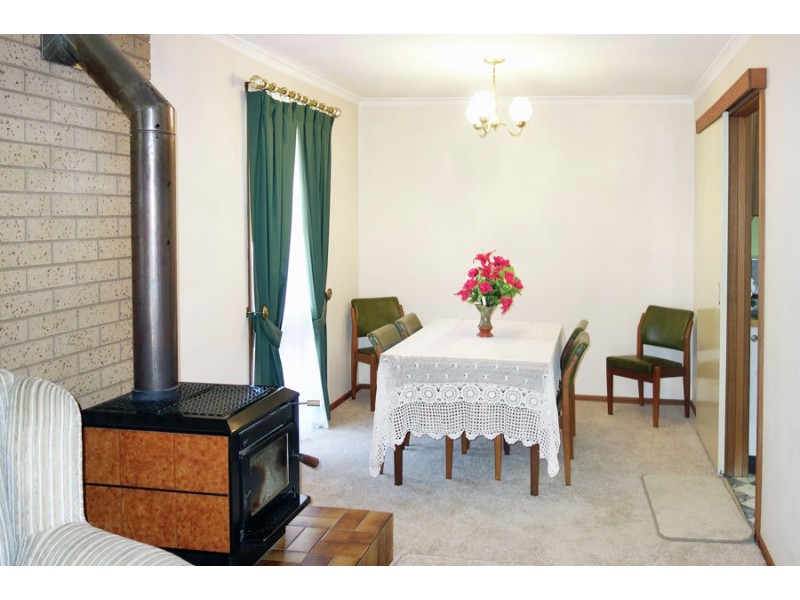 10 Mixner Street, The Rock NSW 2655