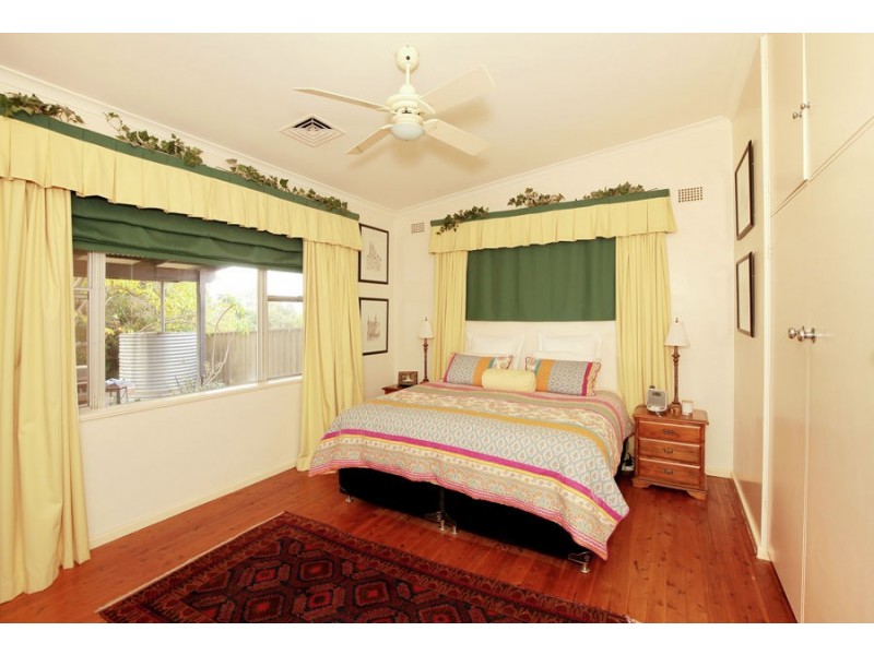 25 Athol Street, Turvey Park NSW 2650