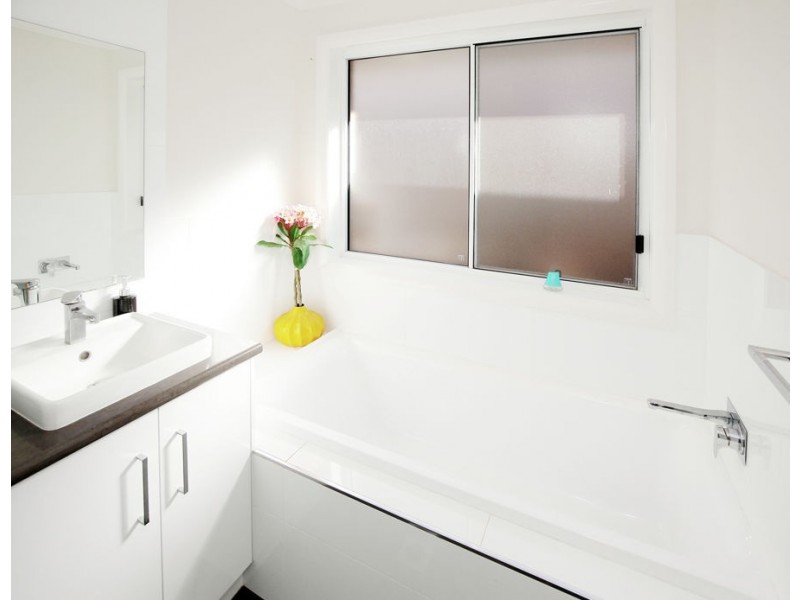 7 Pooginook Place, Bourkelands NSW 2650