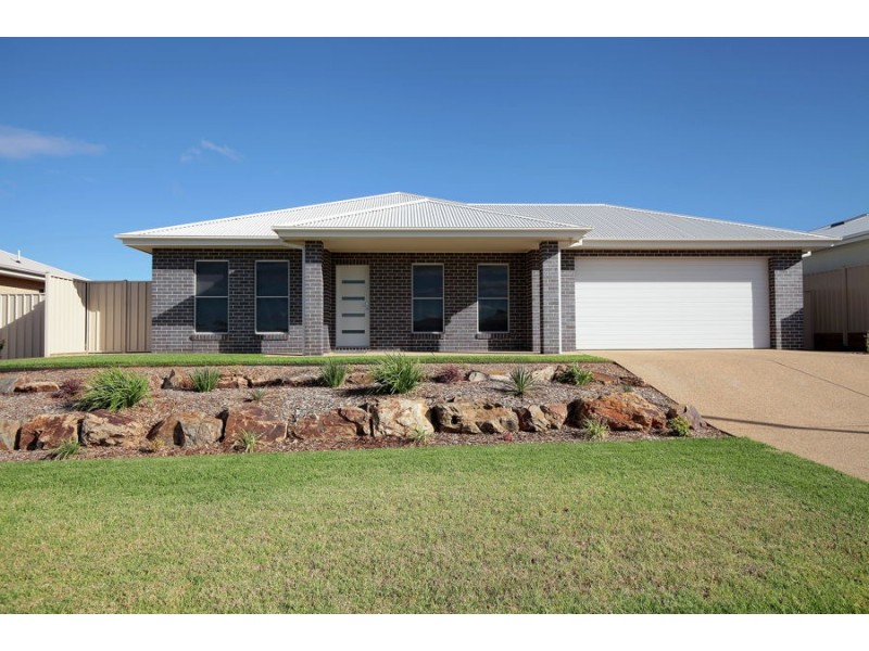 16 Ross Parkway, Estella NSW 2650