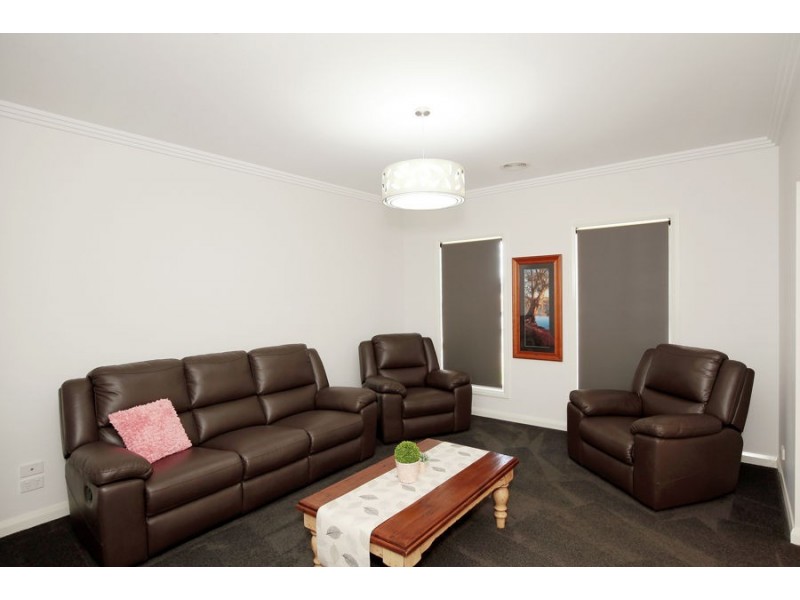 16 Ross Parkway, Estella NSW 2650