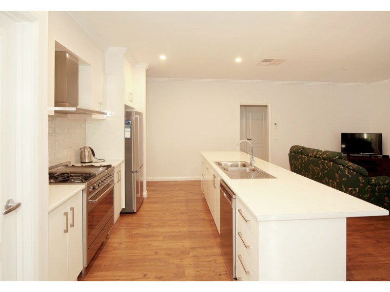 16 Ross Parkway, Estella NSW 2650