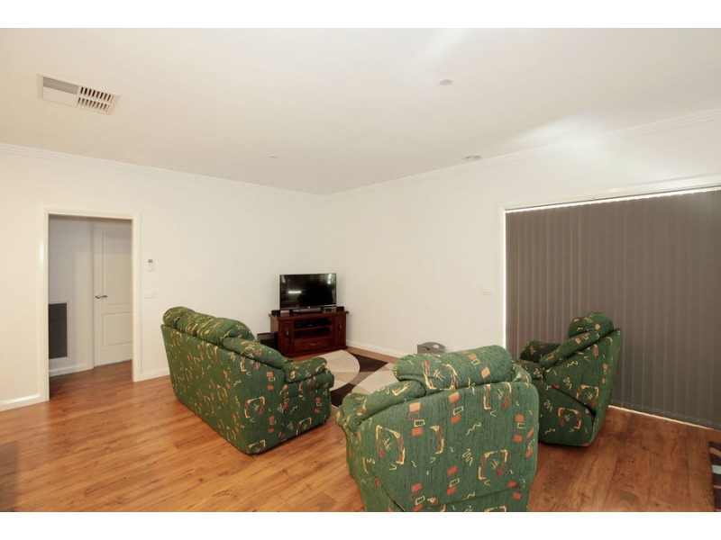 16 Ross Parkway, Estella NSW 2650