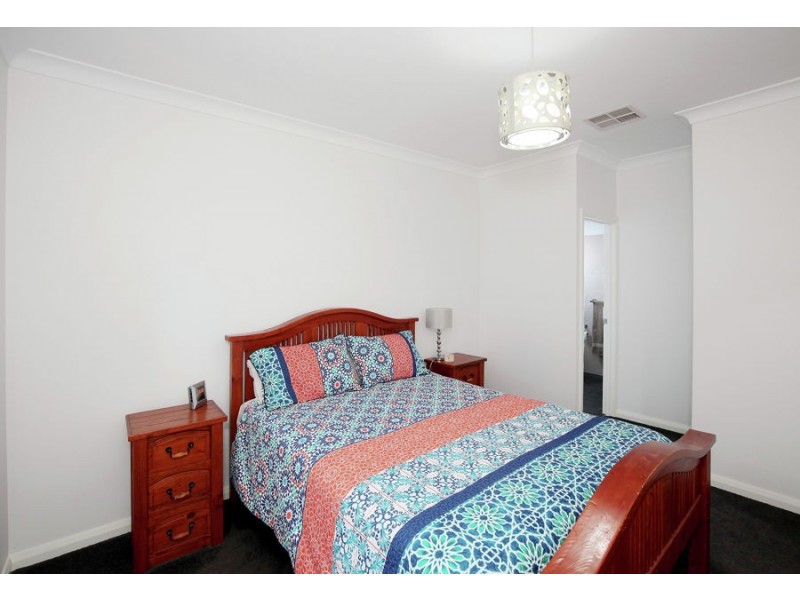 16 Ross Parkway, Estella NSW 2650