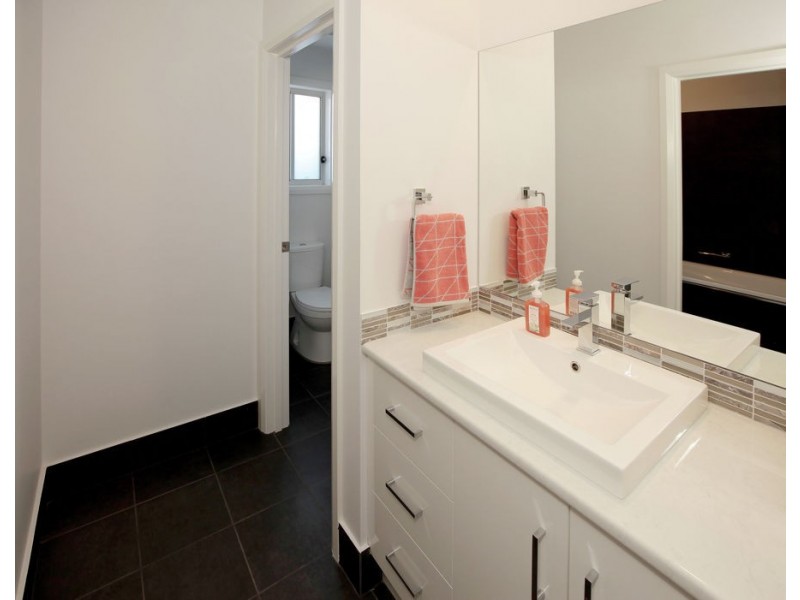 16 Ross Parkway, Estella NSW 2650