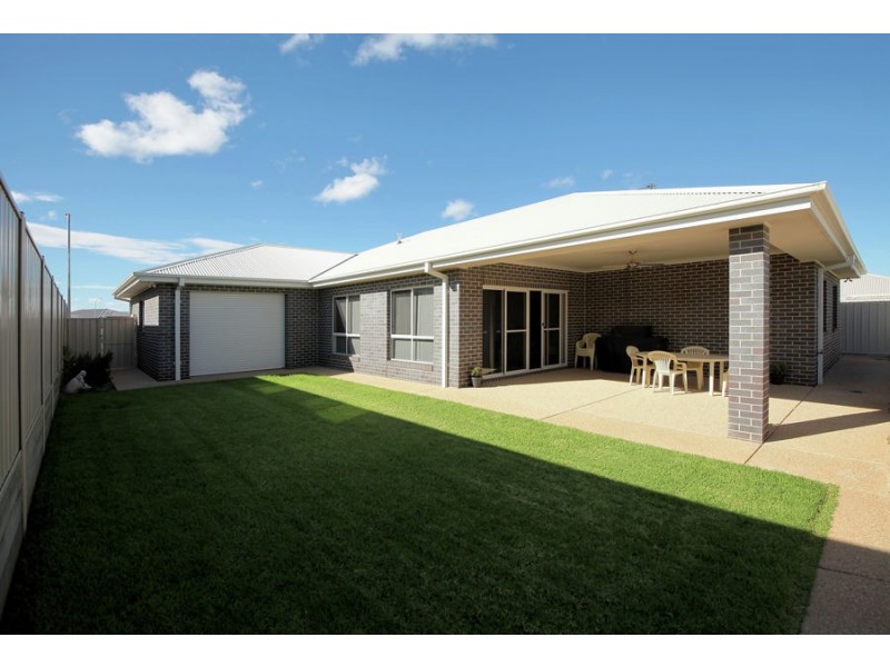 16 Ross Parkway, Estella NSW 2650