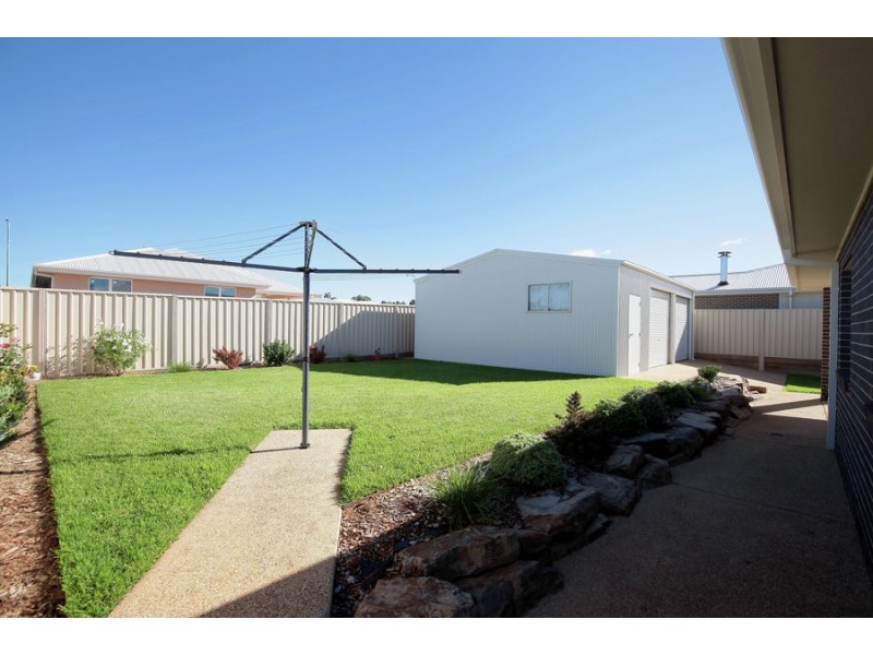 16 Ross Parkway, Estella NSW 2650