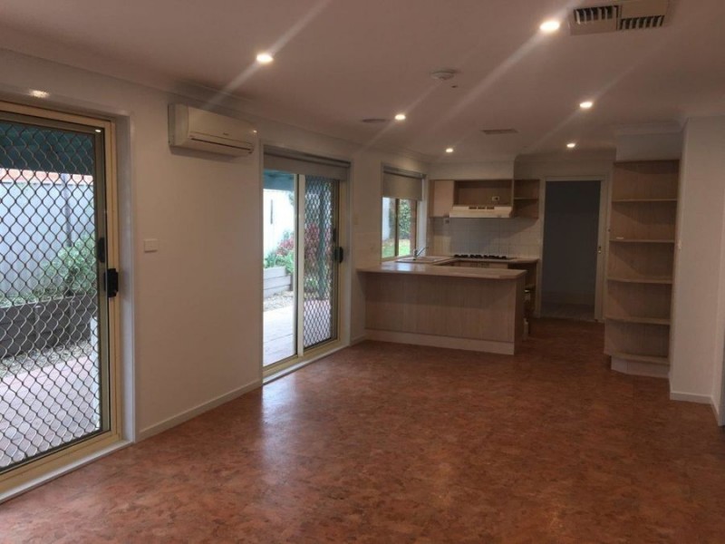 8 Randall Street, Kooringal NSW 2650