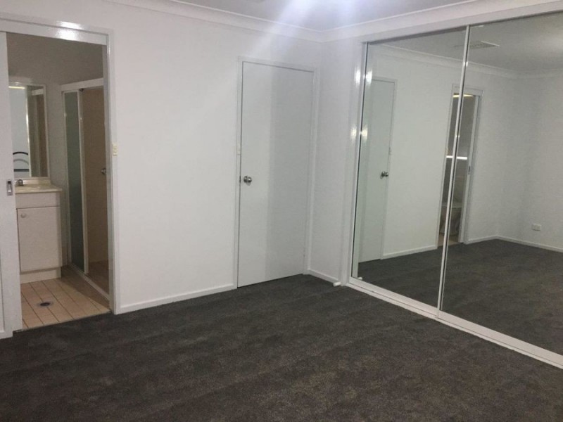 8 Randall Street, Kooringal NSW 2650