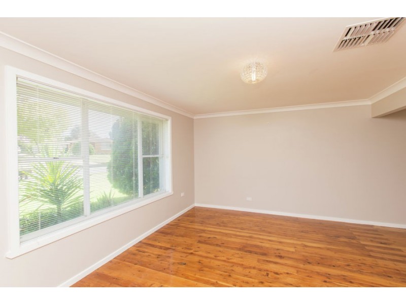 6 Tinga Crescent, Kooringal NSW 2650