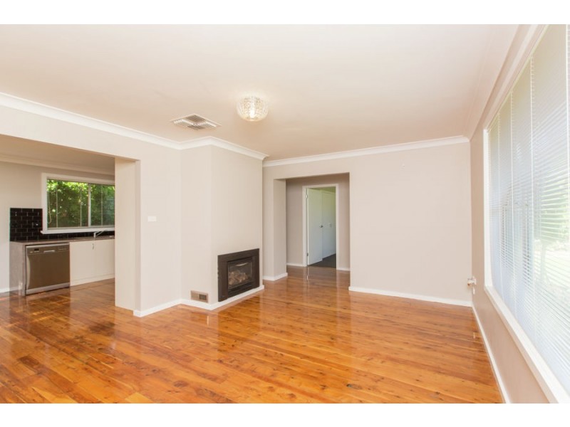 6 Tinga Crescent, Kooringal NSW 2650
