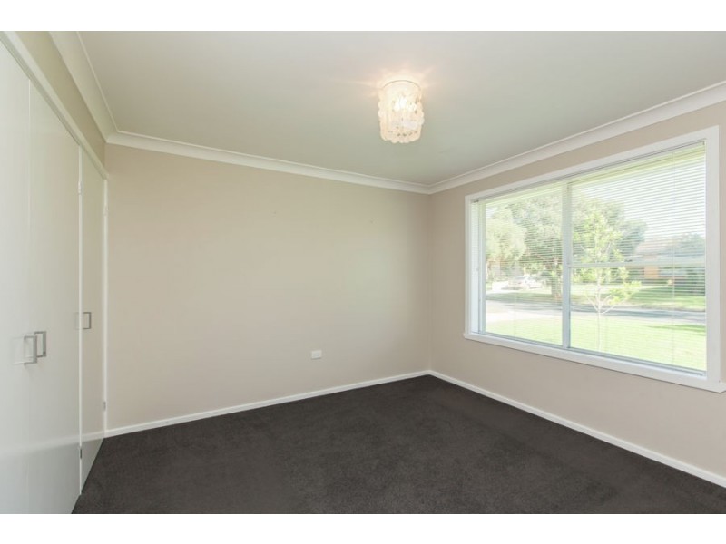 6 Tinga Crescent, Kooringal NSW 2650