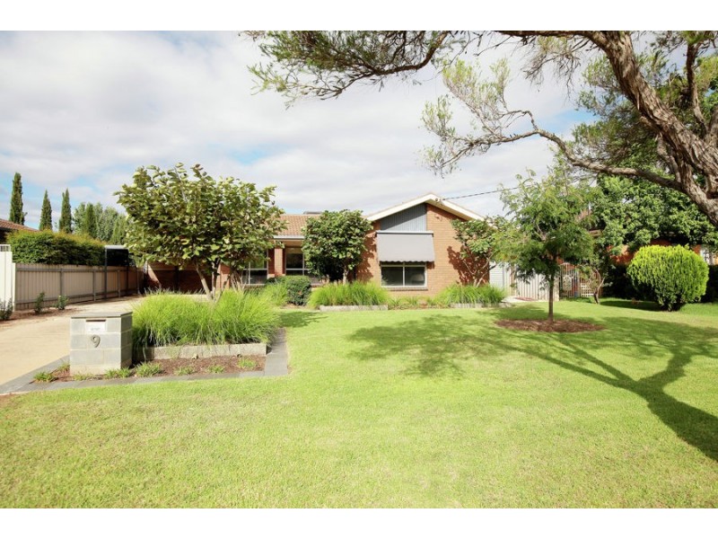 9 Geneva Crescent, Lake Albert NSW 2650