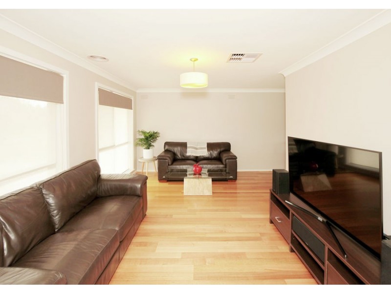 9 Geneva Crescent, Lake Albert NSW 2650