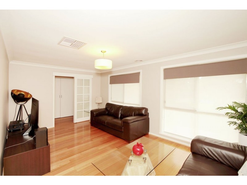 9 Geneva Crescent, Lake Albert NSW 2650