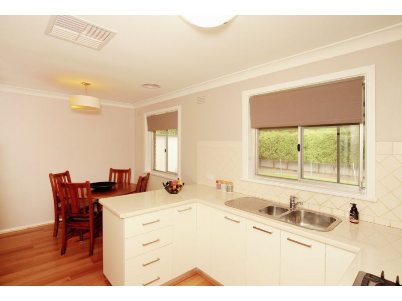 9 Geneva Crescent, Lake Albert NSW 2650