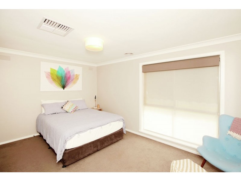 9 Geneva Crescent, Lake Albert NSW 2650