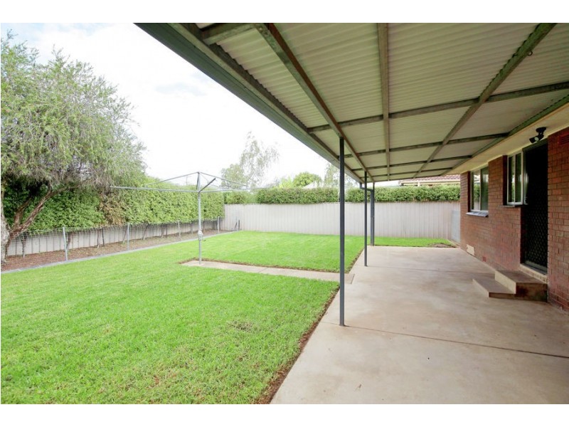 9 Geneva Crescent, Lake Albert NSW 2650