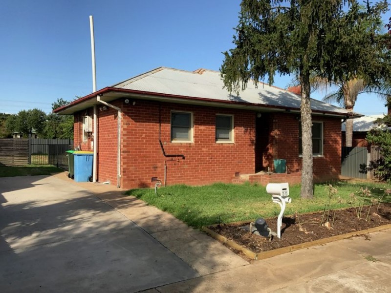 33 Bluett Cresent, Turvey Park NSW 2650