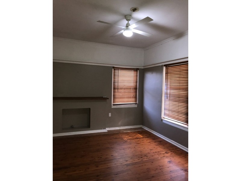 33 Bluett Cresent, Turvey Park NSW 2650