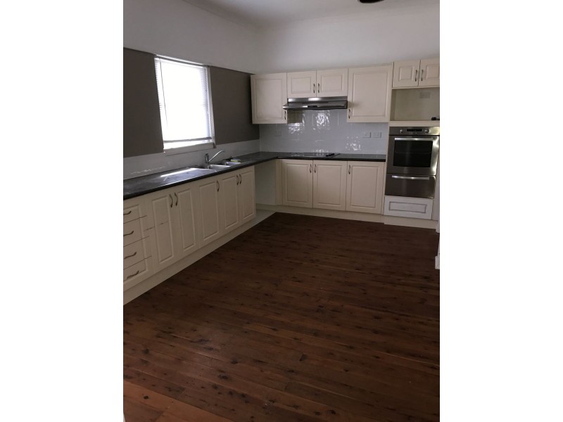 33 Bluett Cresent, Turvey Park NSW 2650