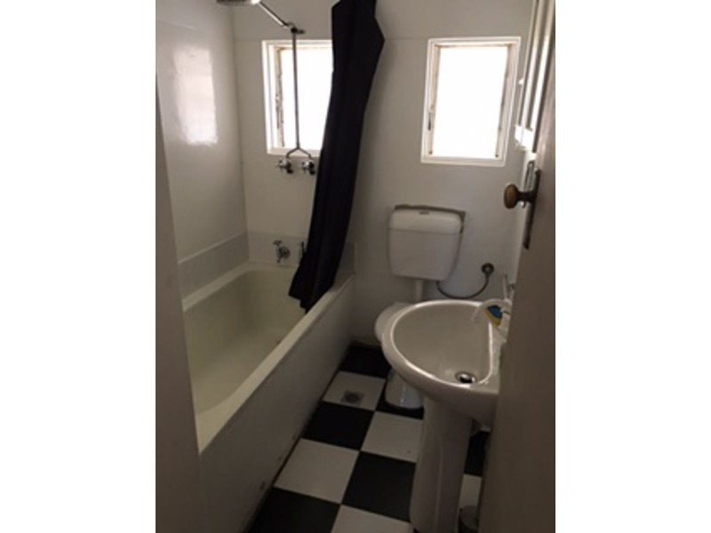 33 Bluett Cresent, Turvey Park NSW 2650