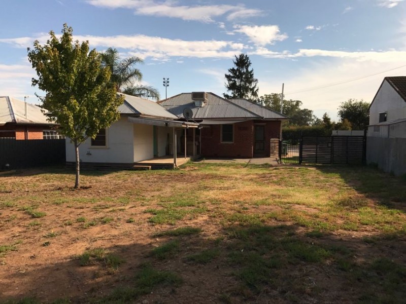 33 Bluett Cresent, Turvey Park NSW 2650