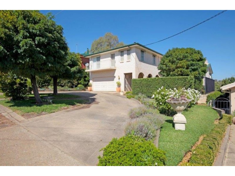 9 Godfrey Street, Tumut NSW 2720