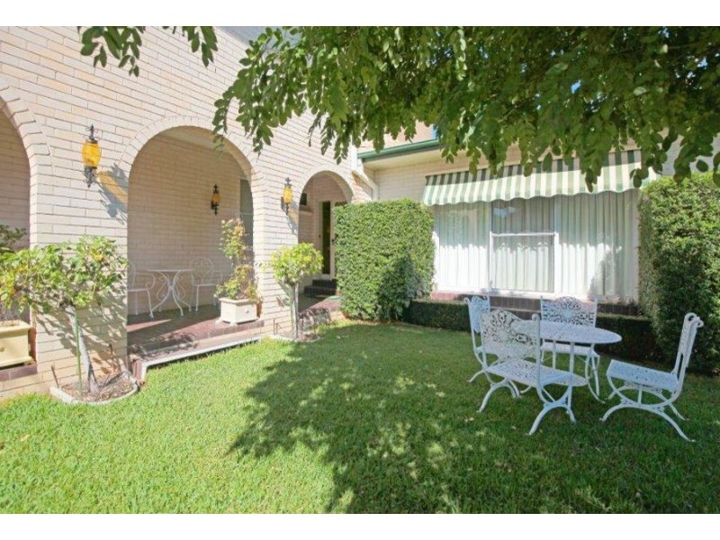 9 Godfrey Street, Tumut NSW 2720