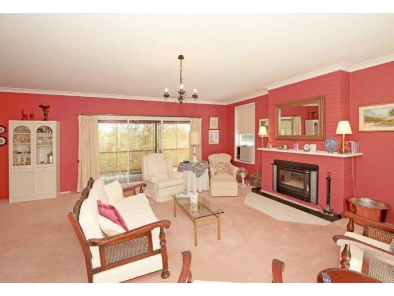 9 Godfrey Street, Tumut NSW 2720