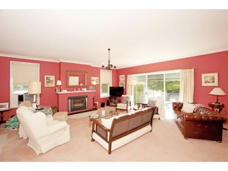 9 Godfrey Street, Tumut NSW 2720