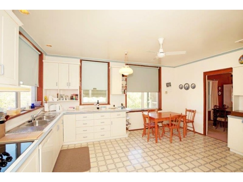 9 Godfrey Street, Tumut NSW 2720