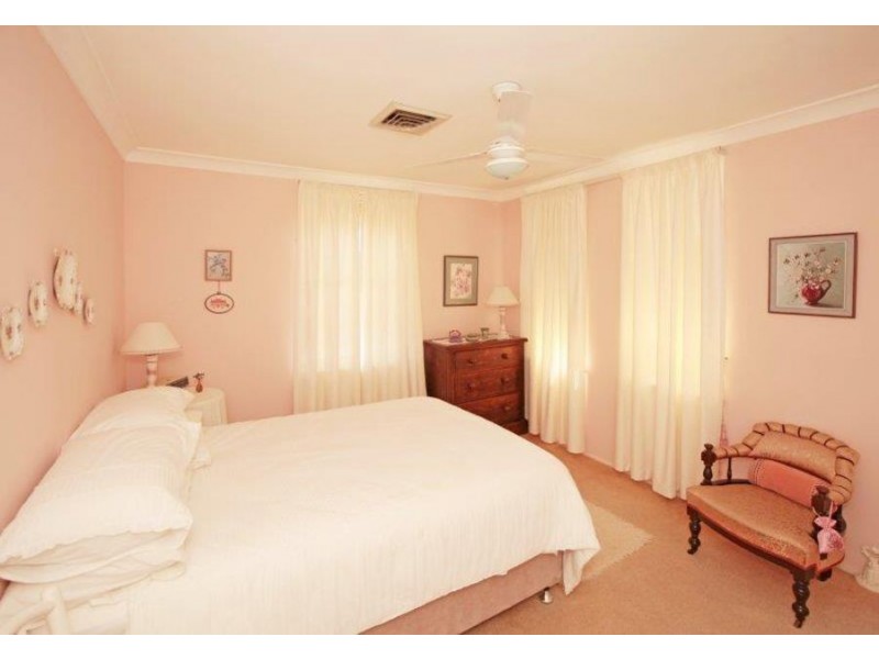 9 Godfrey Street, Tumut NSW 2720