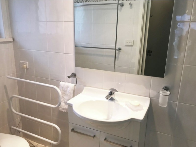 9 Godfrey Street, Tumut NSW 2720