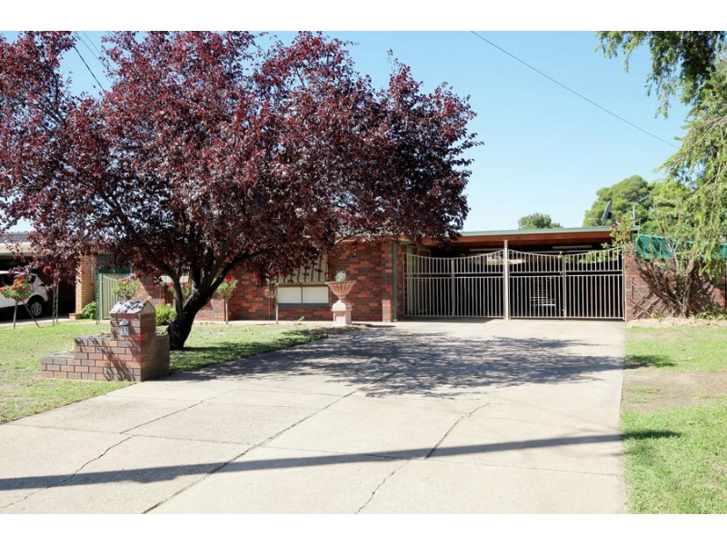 11 Main Street, Lake Albert NSW 2650