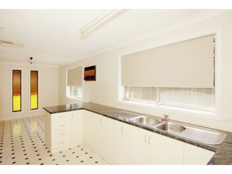 11 Main Street, Lake Albert NSW 2650