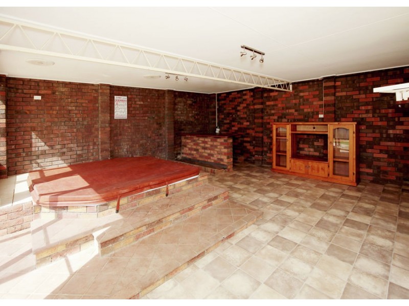 11 Main Street, Lake Albert NSW 2650