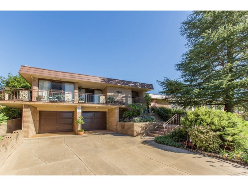 28 Lakeside Drive, Lake Albert NSW 2650