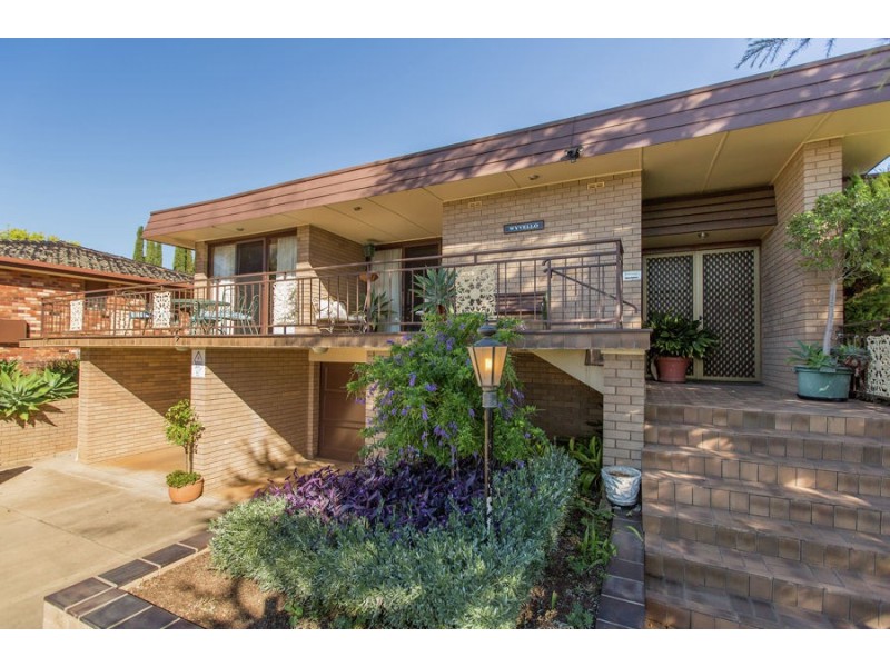 28 Lakeside Drive, Lake Albert NSW 2650