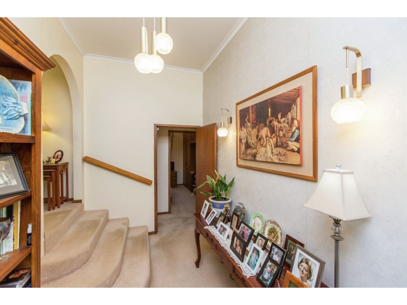 28 Lakeside Drive, Lake Albert NSW 2650