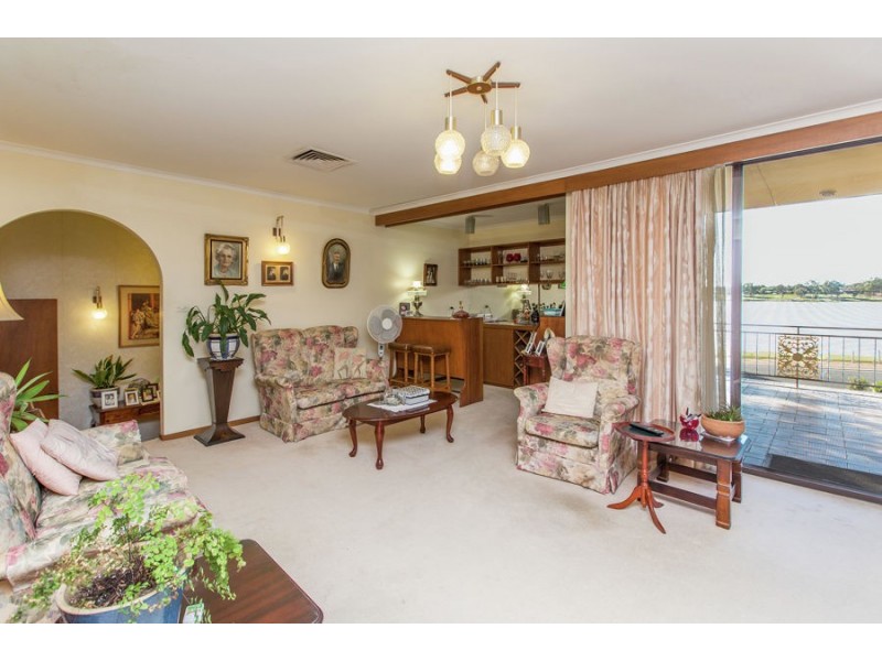 28 Lakeside Drive, Lake Albert NSW 2650